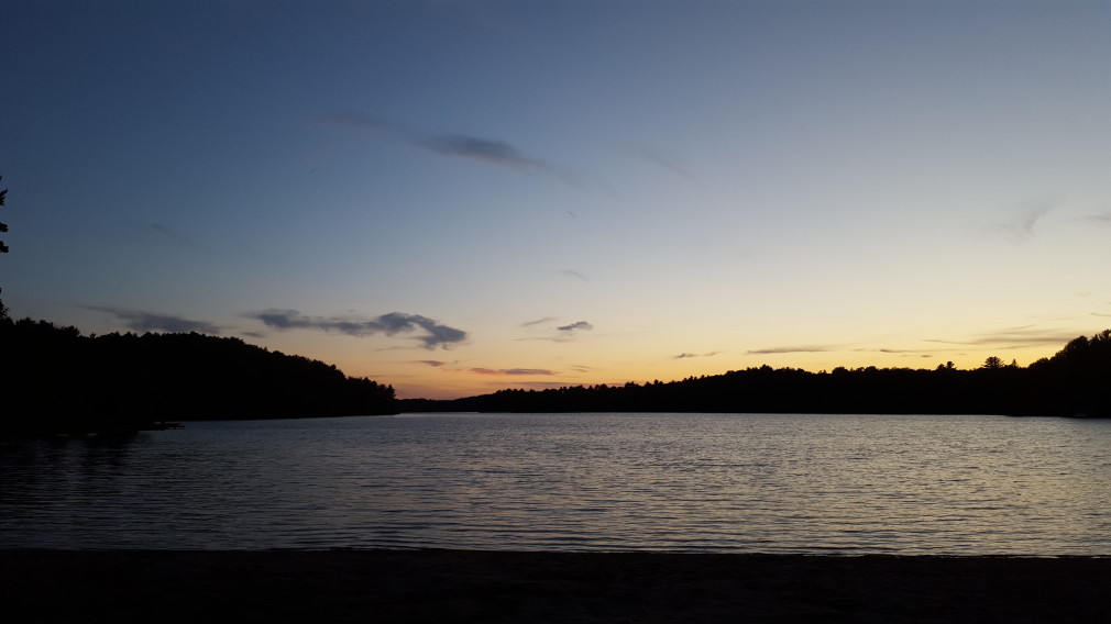 Sonnenuntergang am Clear Lake See in Espanola, Ontario