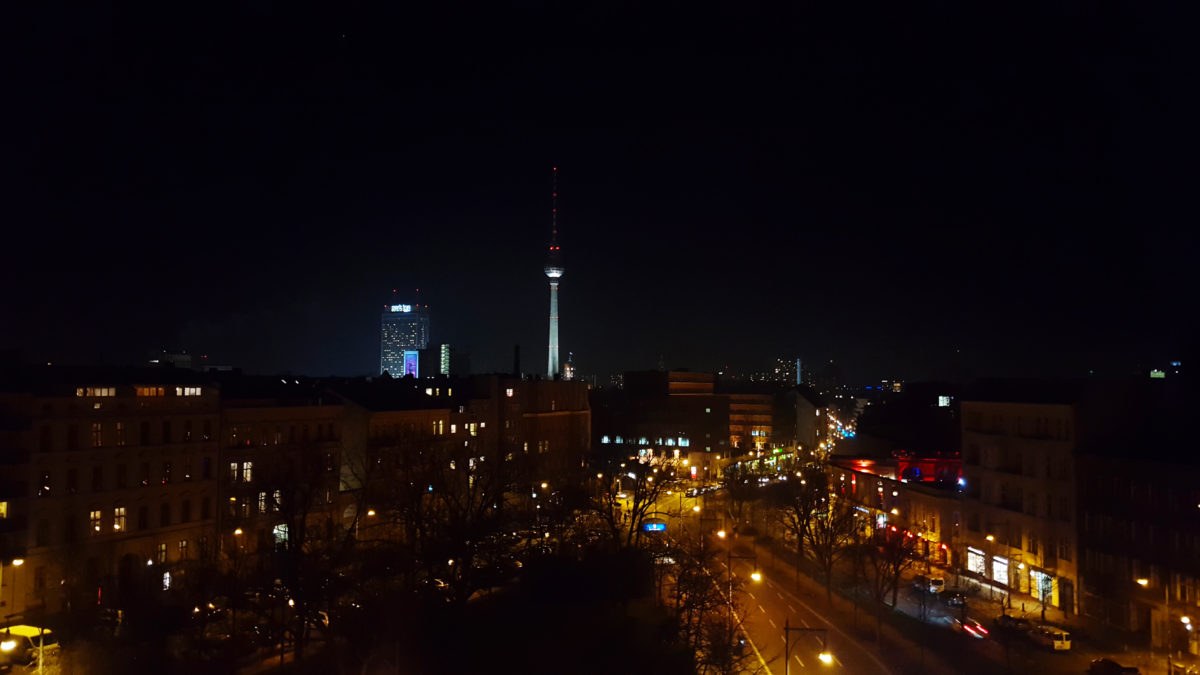 Der Berliner Fernsehturm bei Nacht