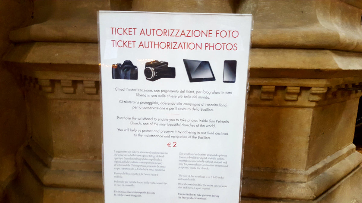 Es kostet Geld, im Inneren der Basilika San Petronio zu fotographieren - es lässt sich jedoch auch heimlich fein fotografieren. :)