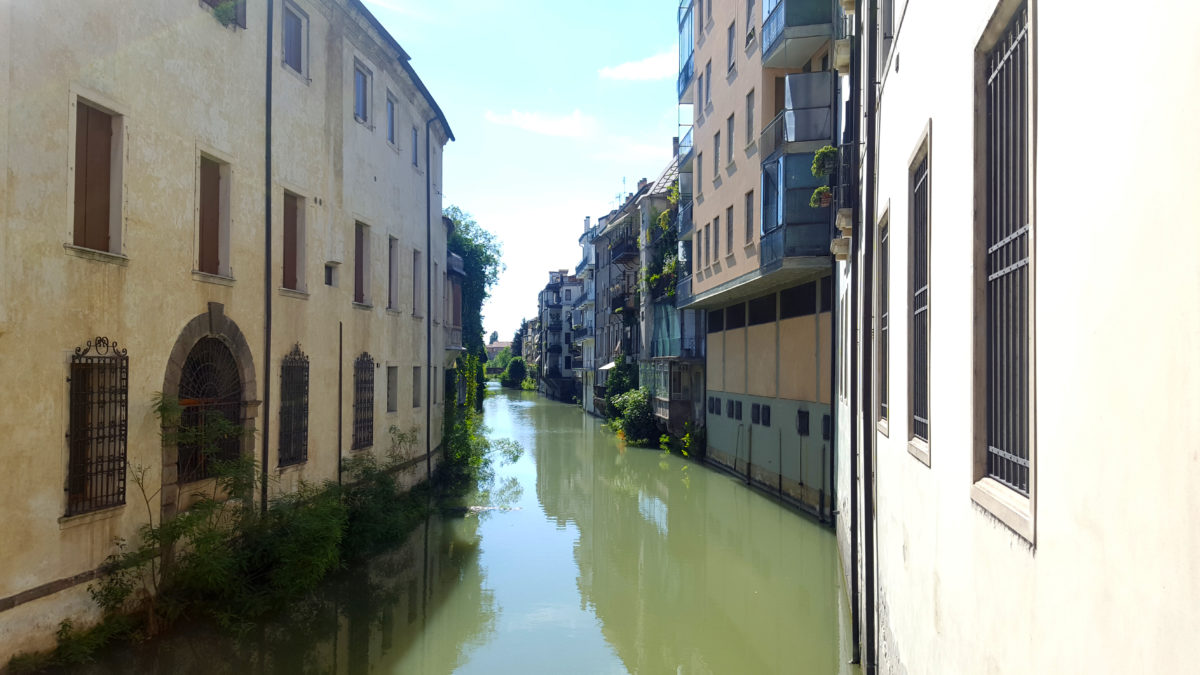 vom Bacchiglione gespeister Kanal Naviglio Interno in Padua
