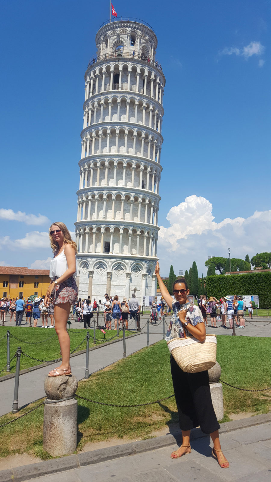 Der Klassiker: Fotoaction vor dem schiefen Turm von Pisa