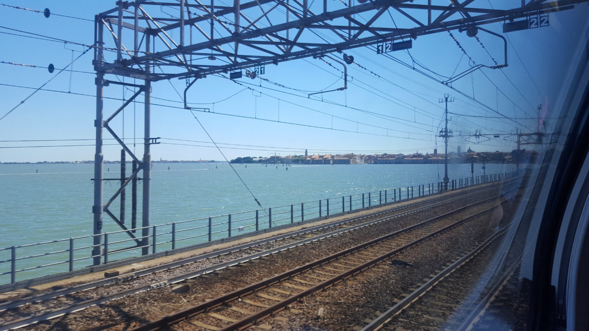 Mit der Bahn nach Venedig - der erste Blick auf die Stadt